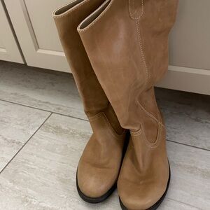 Beige ladies  boots ..new .. size 9.5M white stitched 
Leather upper